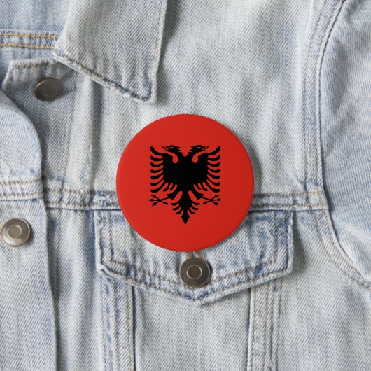 Badge Rond 7,6 Cm Drapeau albanais (En situation)