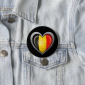 Badge Rond 7,6 Cm Drapeau belge de coeur avec l'effet en métal (En situation)