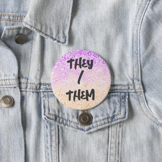 Badge Rond 7,6 Cm Drapeau de fierté Trixic Abstrait Bohème Squiggly (En situation)