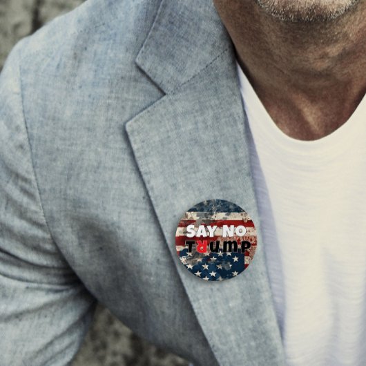 Badge Rond 7,6 Cm Drapeau du slogan anti-trump