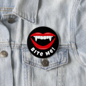 Badge Rond 7,6 Cm Drôle Halloween Vampire Fangs Bite Me (En situation)