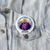 Badge Rond 7,6 Cm Eagle repéré par foi pour le président 2020 (En situation)