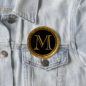 Badge Rond 7,6 Cm Élégance Noir Monogramme Or (En situation)
