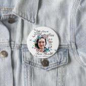 Badge Rond 7,6 Cm Elle vole avec des papillons Bouton (En situation)