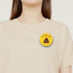 Badge Rond 7,6 Cm Emoji Poop drôle avec message personnalisé<br><div class="desc">Faites une drôle d'impression n'importe où,  avec l'émoticône de poop rire sur l'arrière - plan jaune. Customisez votre propre message texte avec le modèle.</div>