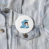 Badge Rond 7,6 Cm Enfant avec costume de dauphin (En situation)