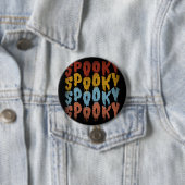 BADGE ROND 7,6 CM ÉPOUVANTABLE ÉPOUVANTABLE HALLOWEEN (En situation)