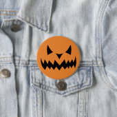 Badge Rond 7,6 Cm Face Citrouille Halloween (En situation)