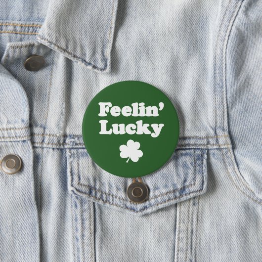 Badge Rond 7,6 Cm Feelin' Lucky Shamrock (En situation)