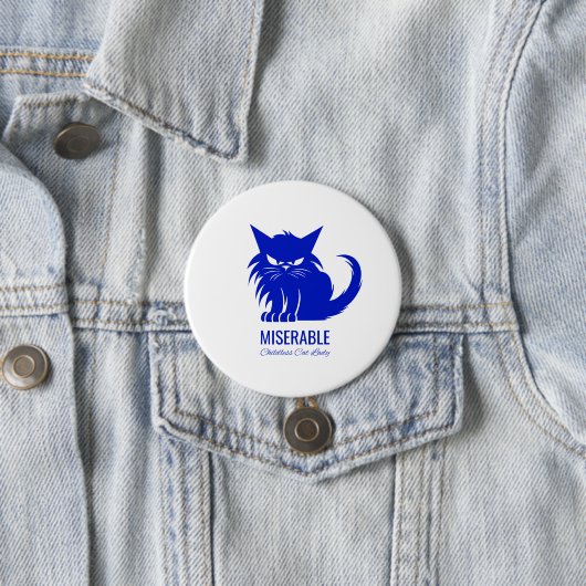 Badge Rond 7,6 Cm Femme au chat sans enfant (En situation)