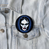Badge Rond 7,6 Cm Fille de vampire (horreur) (En situation)