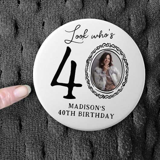 Badge Rond 7,6 Cm Funny Look Who's 40! Photo 40th Birthday