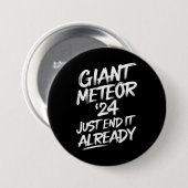 Badge Rond 7,6 Cm Giant Meteor 2024 En Finit Déjà (Devant & derrière)
