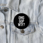 Badge Rond 7,6 Cm GOP WTF D'OMG -- - blanc - (En situation)