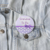 Badge Rond 7,6 Cm Grand-mère à être Baby shower Bouton : Bow pourpre (En situation)