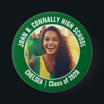 Badge Rond 7,6 Cm Green Pom-pom girl Photo High School Spirit<br><div class="desc">Ce cadeau photo de pom-pom girl cool customisé au lycée présente une typographie blanche du nom de votre équipe et du joueur sur un bouton vert. Personnalisez avec la photo de votre élève et l'année de classe en tant que parent encourageant fier. Un père et une mère peuvent porter ces...</div>