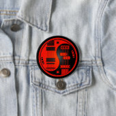 Badge Rond 7,6 Cm Guitare et Yin bas Yang rouge et noir (En situation)