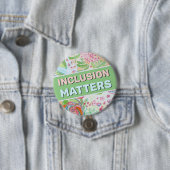 Badge Rond 7,6 Cm Inclusion Matters Button (En situation)