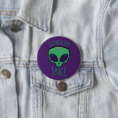 Badge Rond 7,6 Cm J'Ai Juste Besoin D'Un Alien Spatial (En situation)