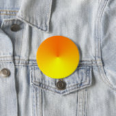 Badge Rond 7,6 Cm Jaune au gradient orange - modèle customisé (En situation)