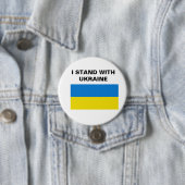 BADGE ROND 7,6 CM JE ME TIENS AVEC L'UKRAINE (En situation)