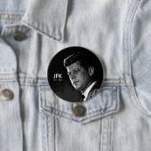BADGE ROND 7,6 CM JFK 1917 2017 (En situation)