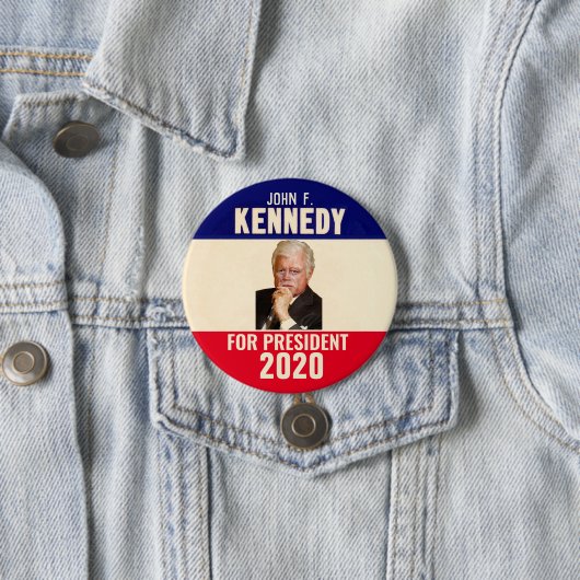BADGE ROND 7,6 CM JFK 2020 (En situation)