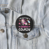 Badge Rond 7,6 Cm J'obtiens un bébé Cousin fille Révéler le genre ro (En situation)