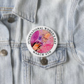 Badge Rond 7,6 Cm Journée internationale de la femme 8 mars Art rose (En situation)