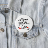 Badge Rond 7,6 Cm Joyeuse Saint-Valentin lettrage (En situation)