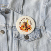 Badge Rond 7,6 Cm Just A Girl Who Love Fall - Cosy Autumn Vibes (En situation)