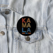 BADGE ROND 7,6 CM KA MA LA (En situation)