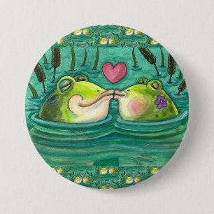 BADGE ROND 7,6 CM KISSING FROGS COLORÉ & CUTE POND ROMANCE, AMUSANT