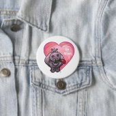 Badge Rond 7,6 Cm La Saint-Valentin de l'hippopotame (En situation)