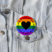 BADGE ROND 7,6 CM L'AMOUR EST L'AMOUR (En situation)