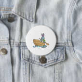Badge Rond 7,6 Cm Lapin avec bateau et pédale (En situation)