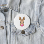 Badge Rond 7,6 Cm Lapin avec gomme à mâcher (En situation)
