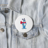 Badge Rond 7,6 Cm Lapin en hiver avec Écharpe (En situation)