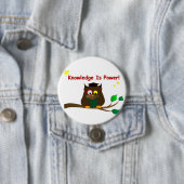 Badge Rond 7,6 Cm Lecture du hibou sage (En situation)