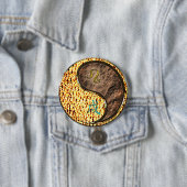 Badge Rond 7,6 Cm Léo & Chien de Terre (En situation)
