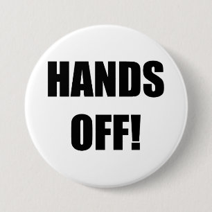 BADGE ROND 7,6 CM LES MAINS !