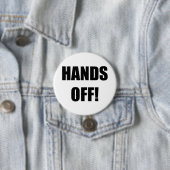 BADGE ROND 7,6 CM LES MAINS ! (En situation)