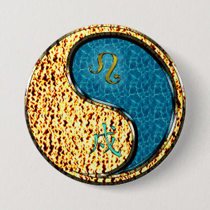 Badge Rond 7,6 Cm Lion & Chien d'Eau