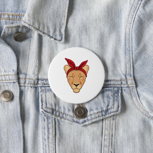 Badge Rond 7,6 Cm Lioness with bandana (En situation)