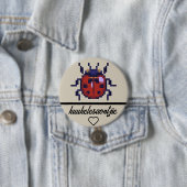 Badge Rond 7,6 Cm littère de pixel (En situation)
