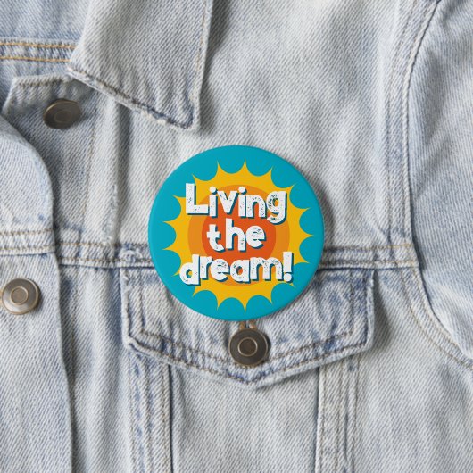 Badge Rond 7,6 Cm Living the dream motivational button (En situation)