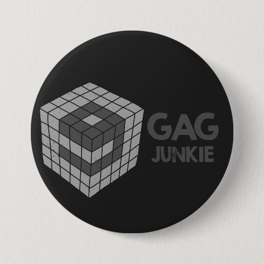 Badge Rond 7,6 Cm logo du drogué 9gag en cube (Devant)