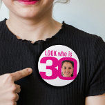 Badge Rond 7,6 Cm Look who is 30 photo pink white 30th birthday<br><div class="desc">Celebrate an 30th Birthday with this fun bright pink and white look who is 30 add your own photo badge/button. Personalize this milestone three decades age badge with a photograph of the birthday boy or girl. Great idea for adding some photo fun to a birthday party. Can be used to...</div>