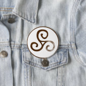 Badge Rond 7,6 Cm Magick - Triskele (En situation)