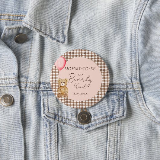 Badge Rond 7,6 Cm Maman peut attendre bébé Baby shower fille (En situation)